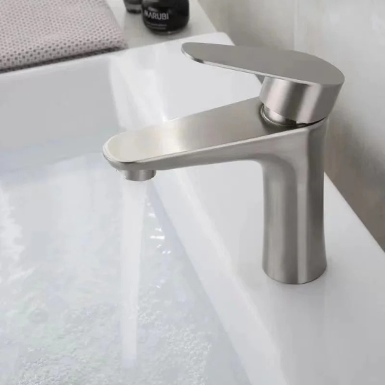 Vòi lavabo nóng lạnh inox 304 20cm mã 718